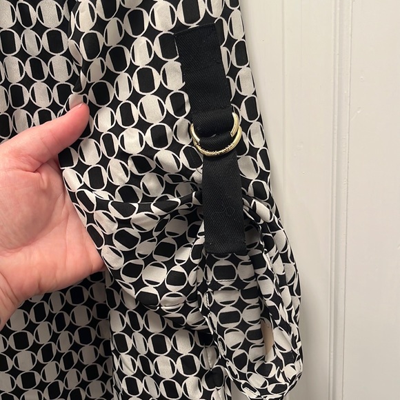 {Michael by Michael Kors} Light and Airy Geometric Blouse - Size Extra Small - Picture 2 of 8